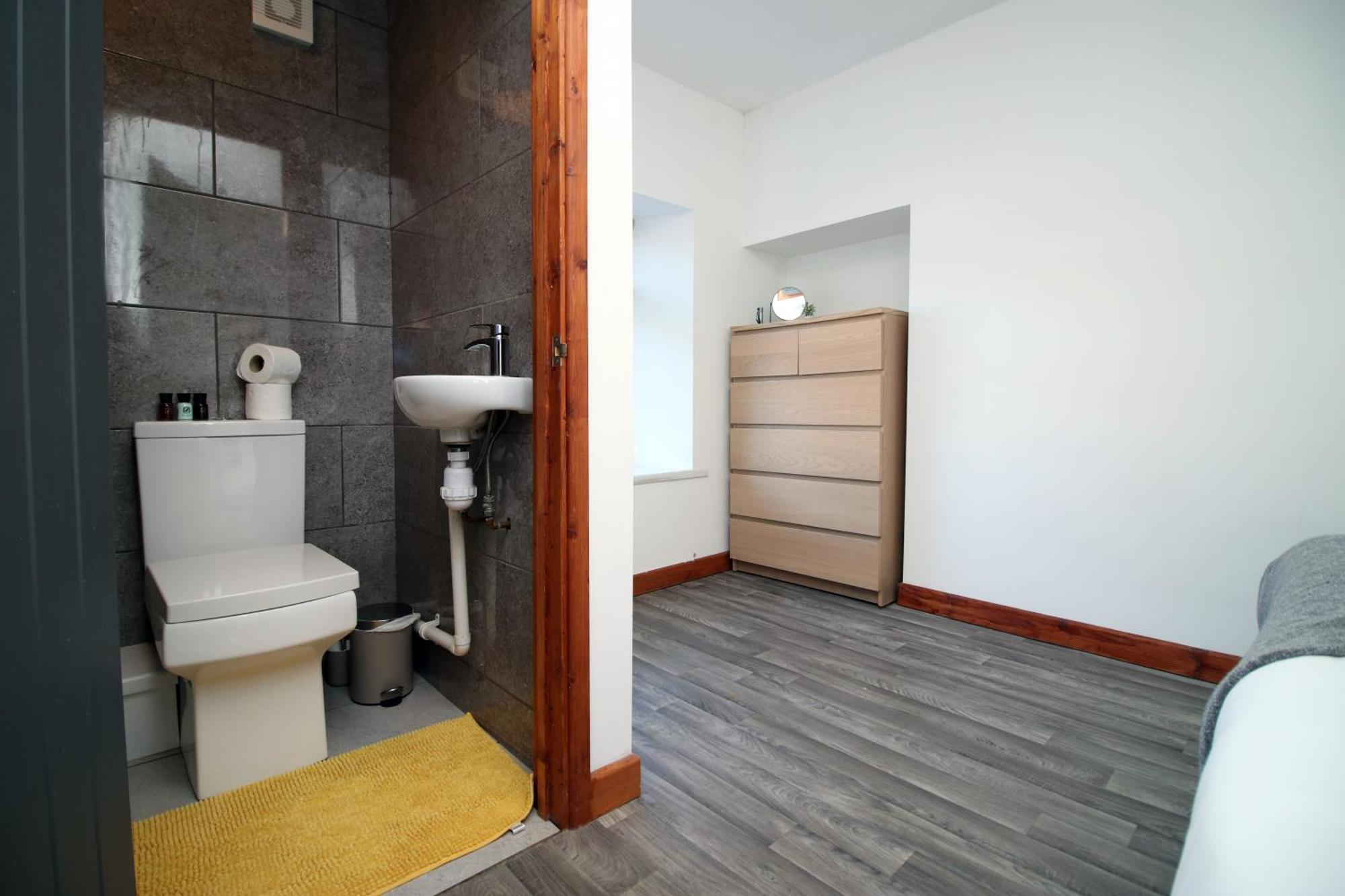 Fully Equipped Kitchen, Parking, City Centre Swansea Exterior photo