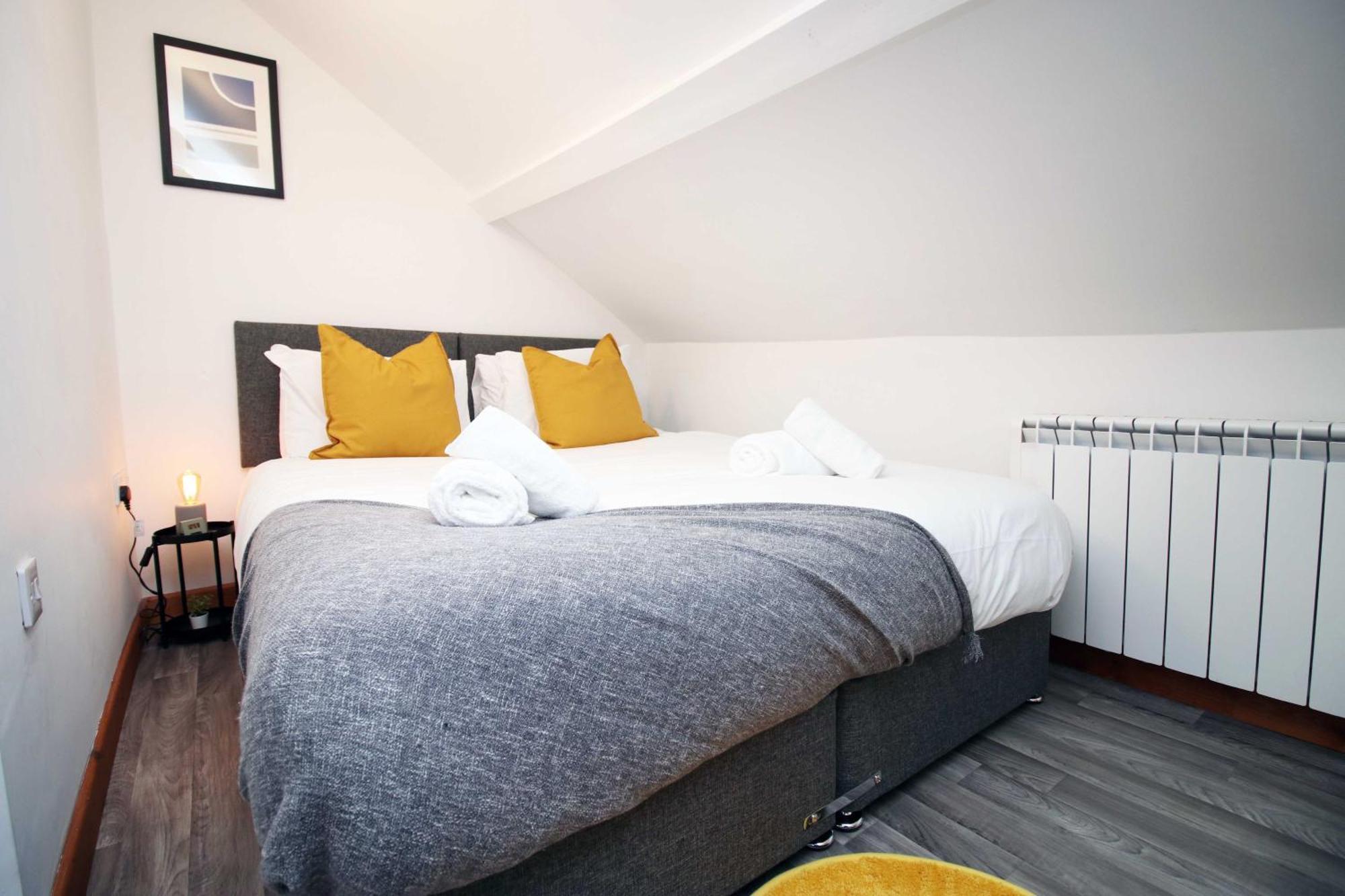 Fully Equipped Kitchen, Parking, City Centre Swansea Exterior photo